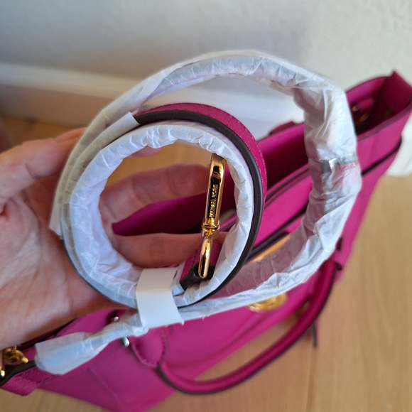 NWT MICHAEL KORS MK HAMILTON TRAVELER Medium Top Zip Tote Bag Fuschia - Picture 7 of 9